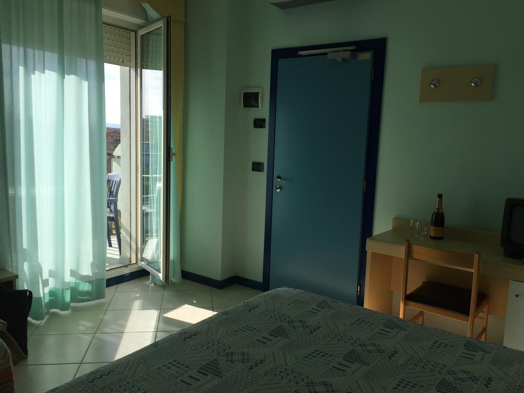 Hotel Bristol Misano Adriatico Habitación foto